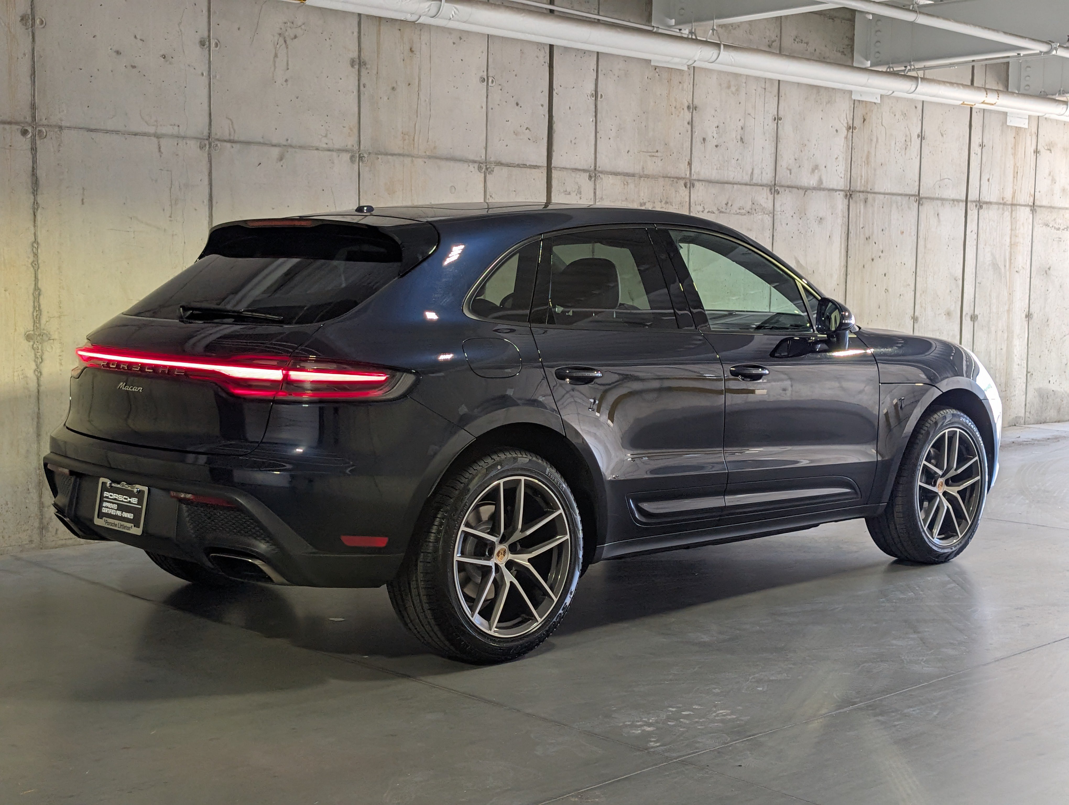 Certified 2023 Porsche Macan AWD/4WD image 9