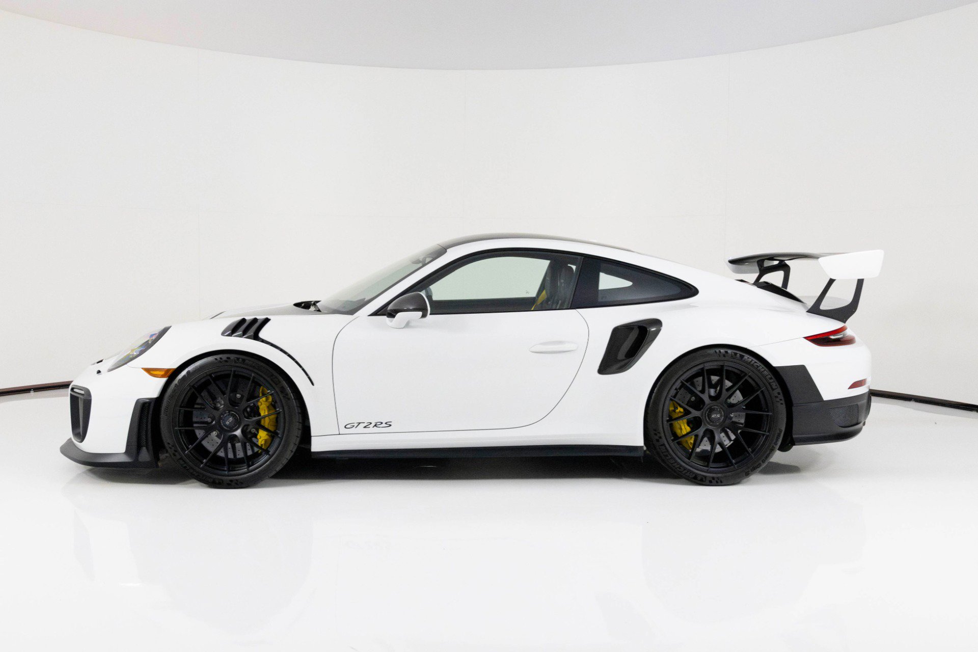 Used 2018 Porsche 911 GT2 RS image 6