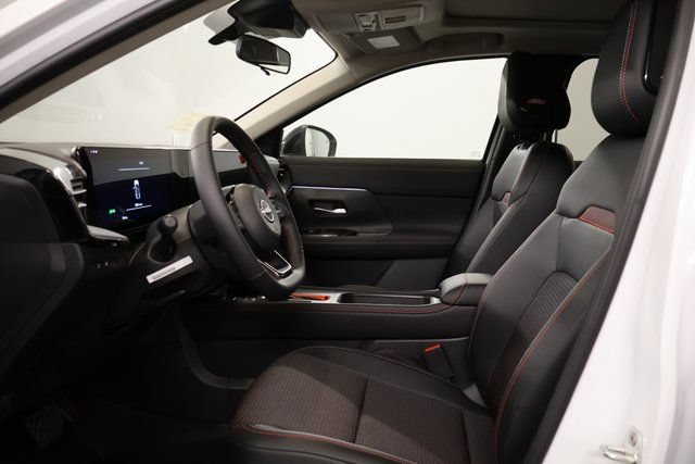 New 2026 Nissan Kicks SR w/ SR Premium Package AWD/4WD image 12