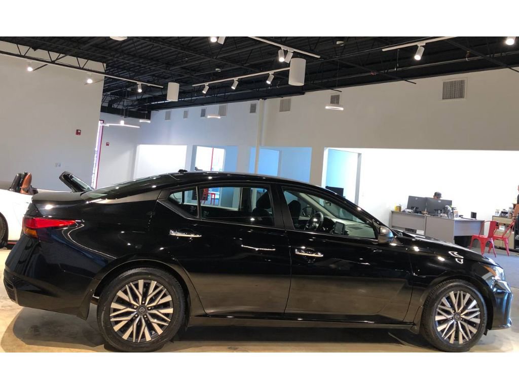 Used 2024 Nissan Altima 2.5 SV image 10