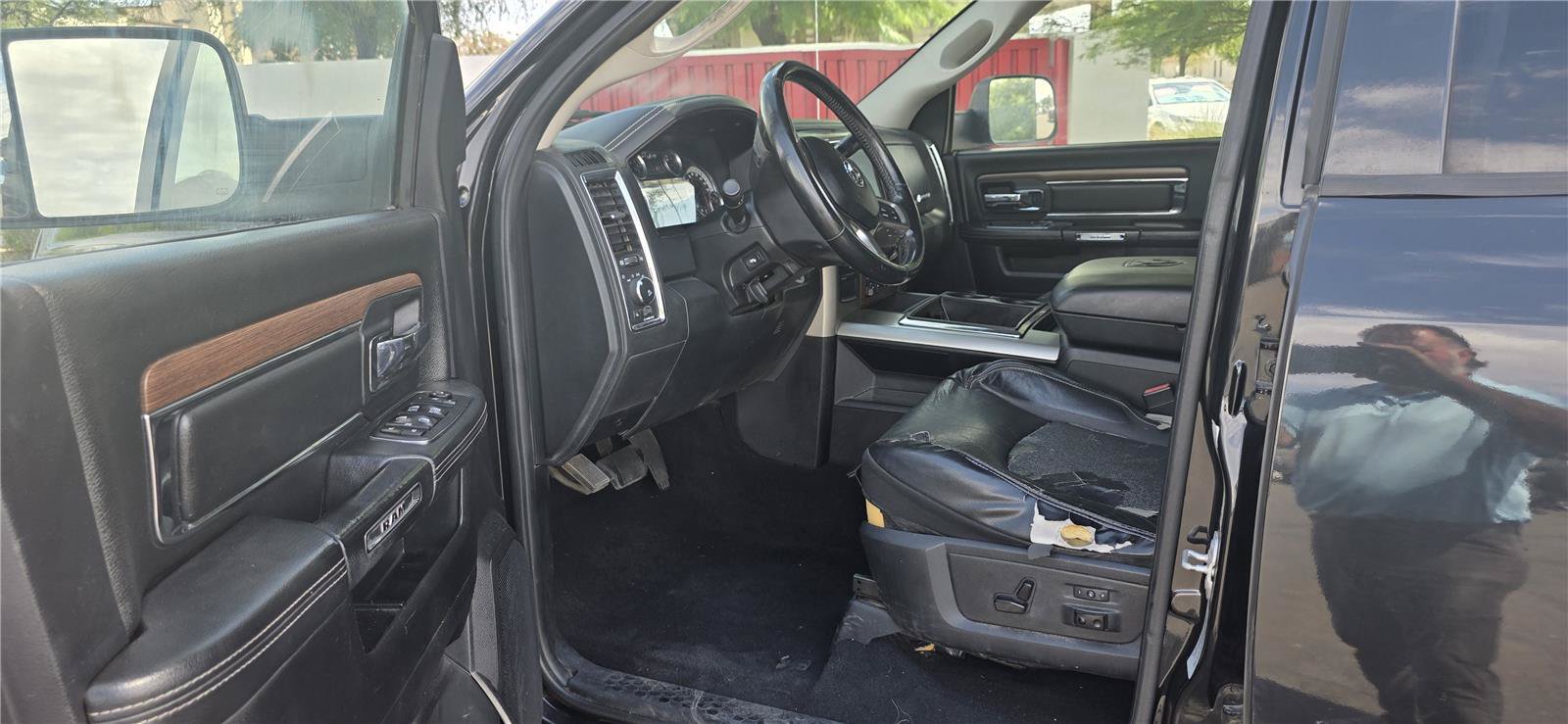 Used 2015 RAM 2500 Laramie w/ Black Appearance Group AWD/4WD image 15