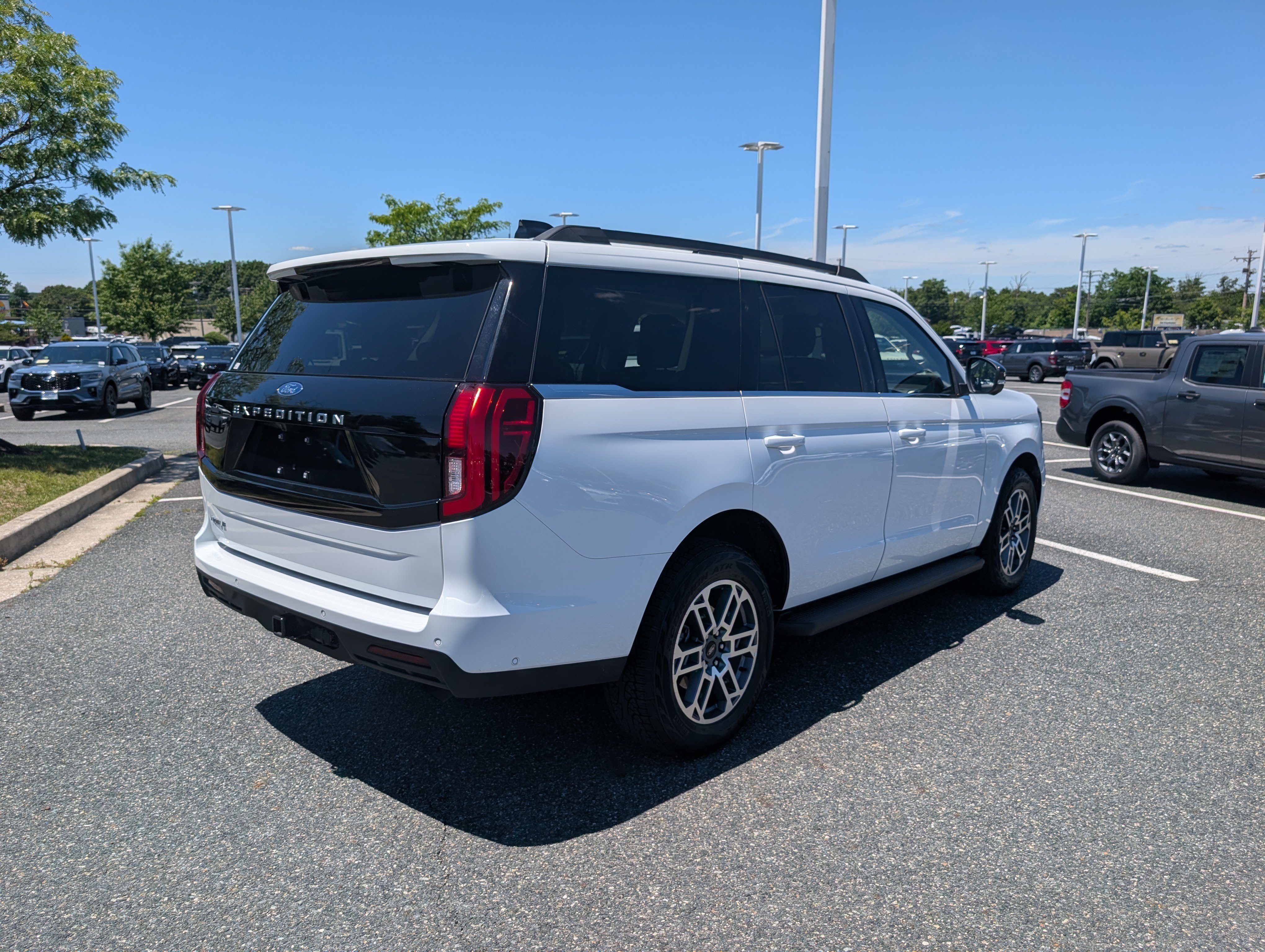 Certified 2025 Ford Expedition Active AWD/4WD image 3