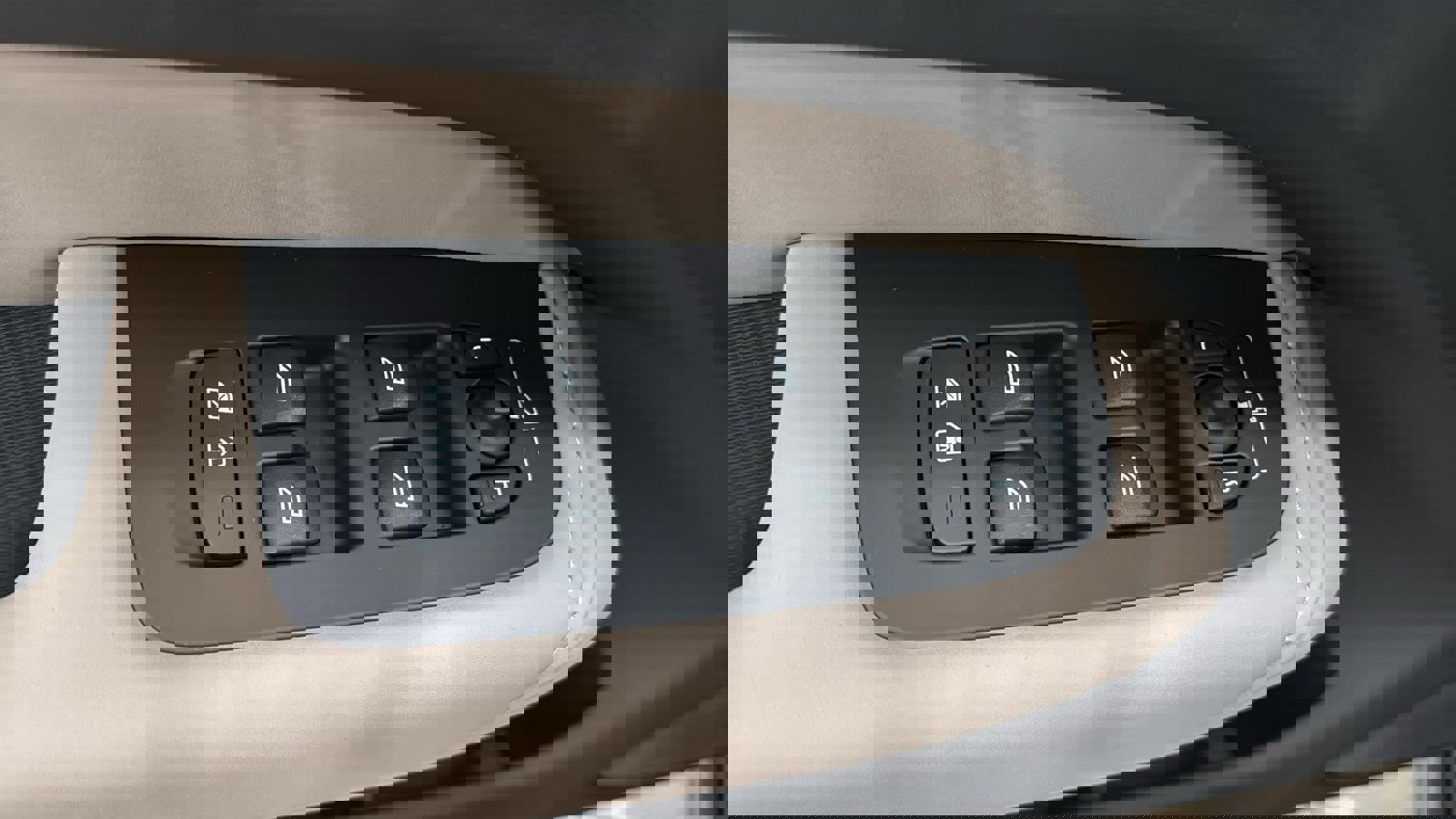 Used 2026 Volvo XC60 T8 Plus w/ Protection Package Premier image 22