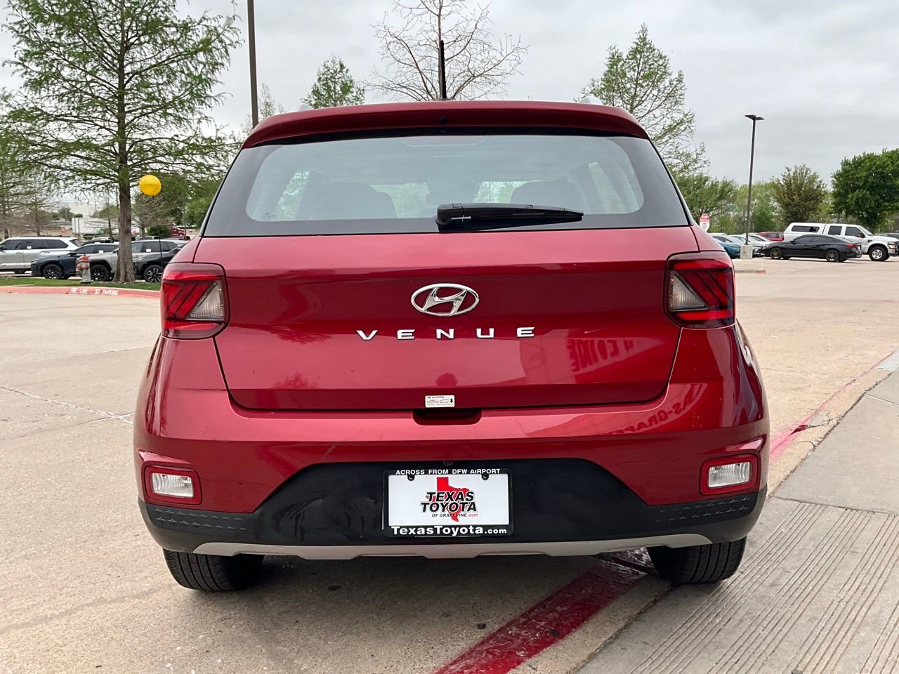 Used 2025 Hyundai Venue SEL image 7