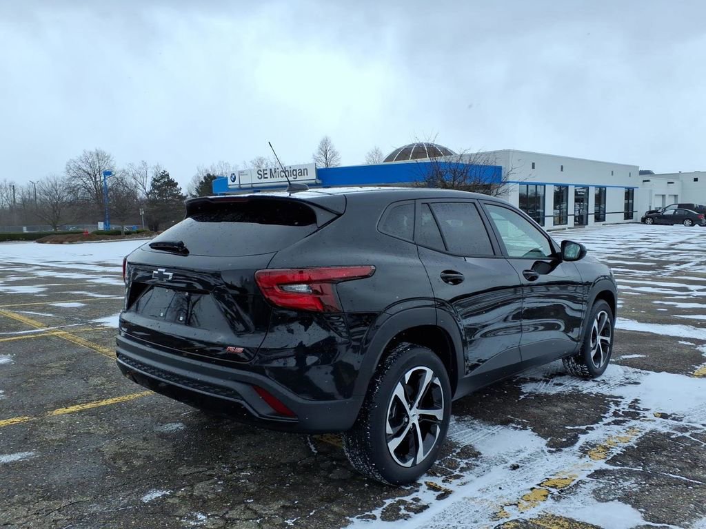 Used 2024 Chevrolet Trax RS image 4