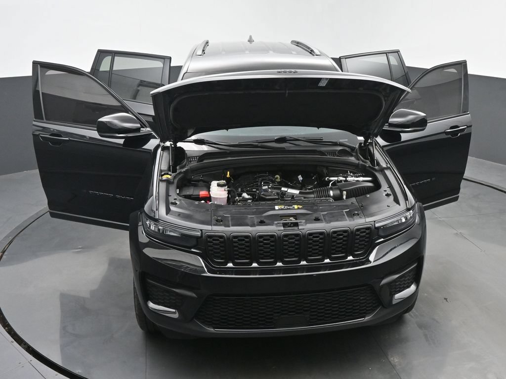 Used 2023 Jeep Grand Cherokee Altitude AWD/4WD image 59