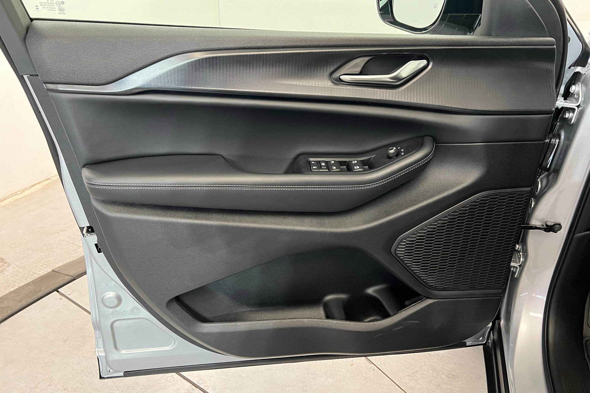 New 2025 Jeep Grand Cherokee Altitude AWD/4WD image 14
