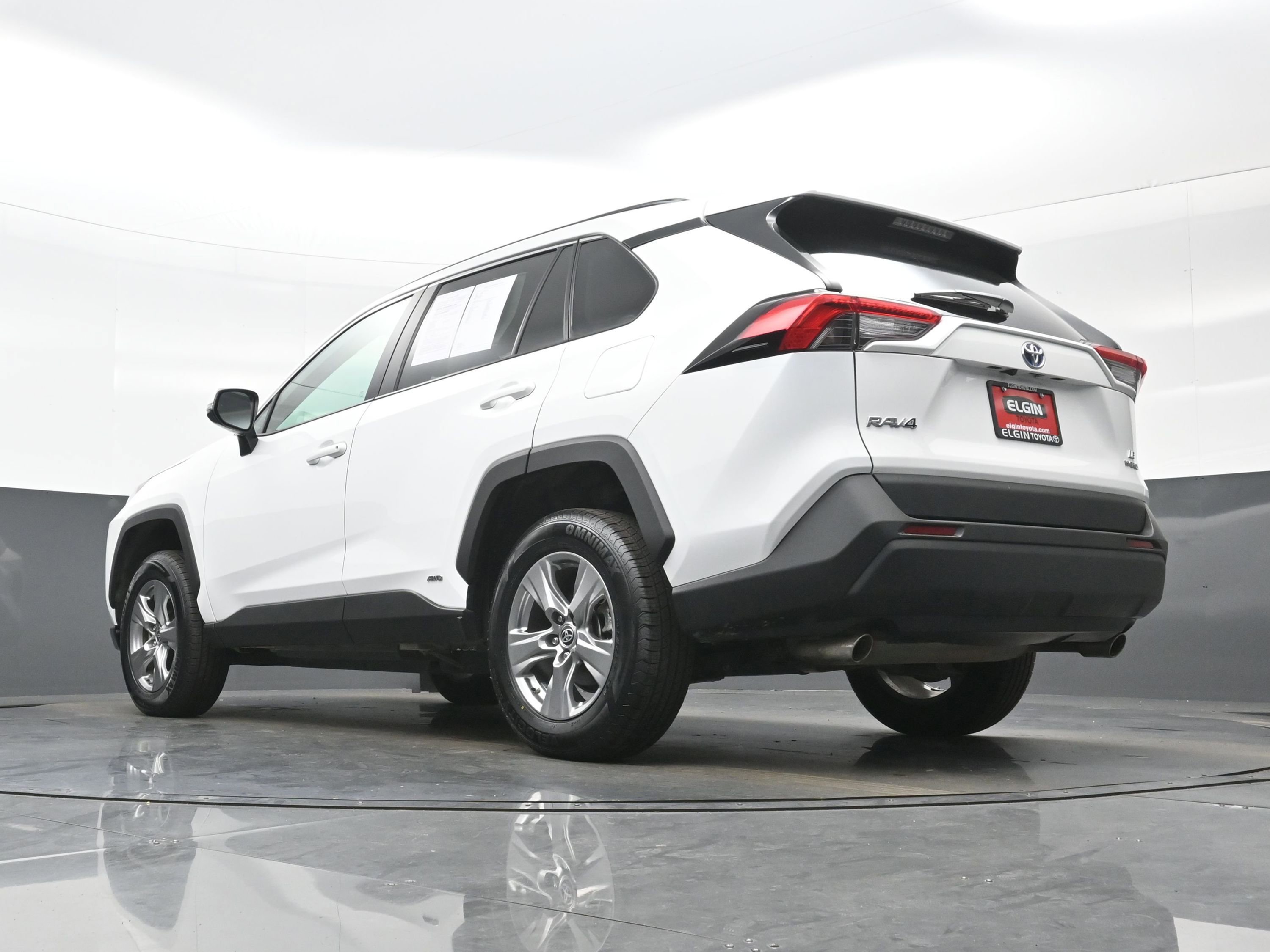 Used 2024 Toyota RAV4 LE AWD/4WD image 28