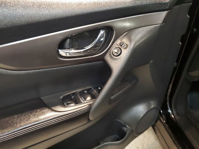 Used 2015 Nissan Rogue S image 12