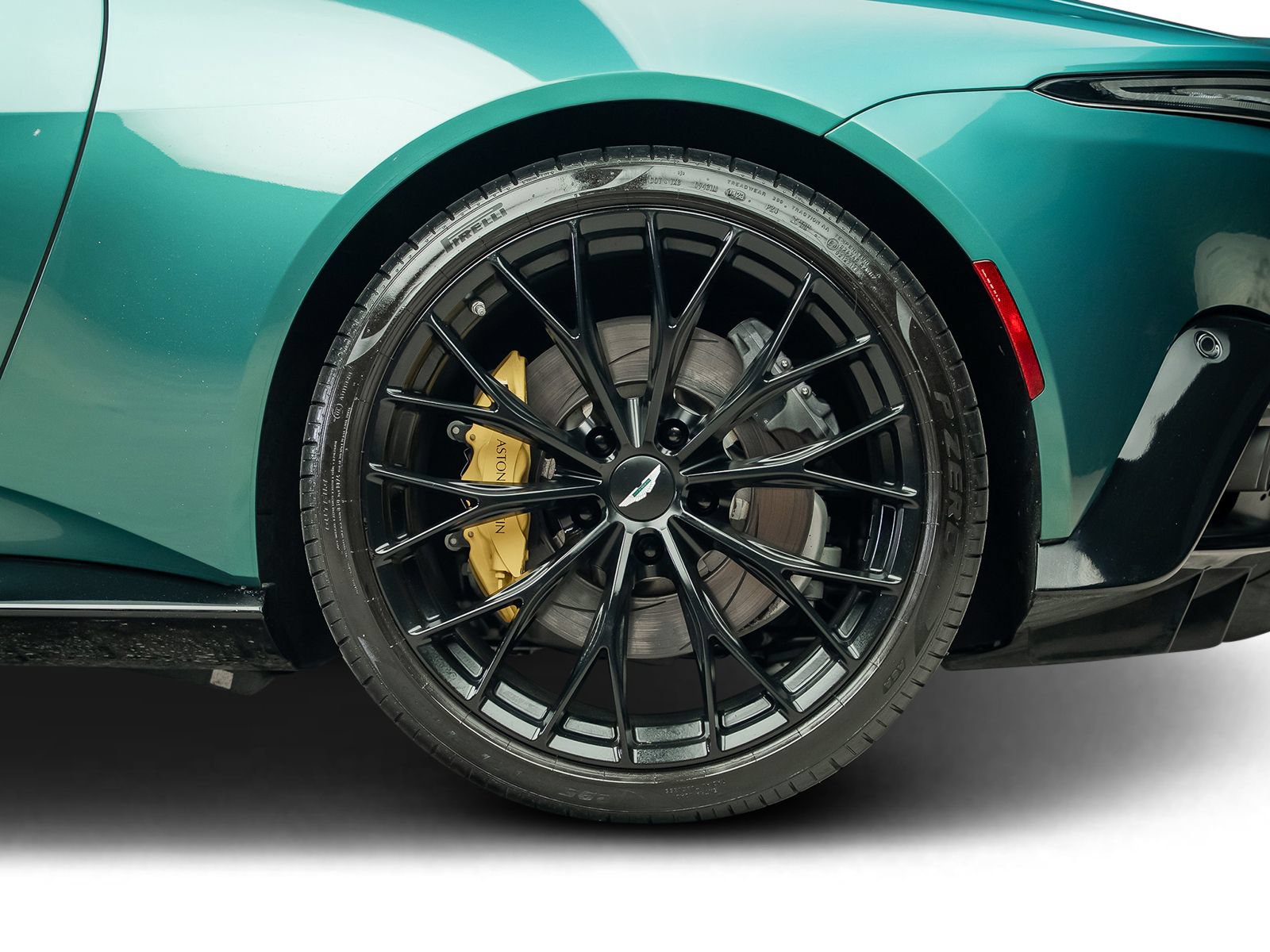 Used 2023 Aston Martin V8 Vantage Roadster RWD image 22