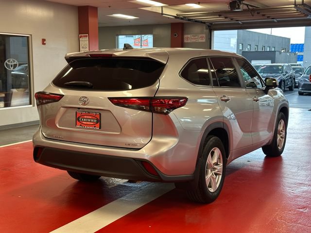 Used 2023 Toyota Highlander LE AWD/4WD image 4