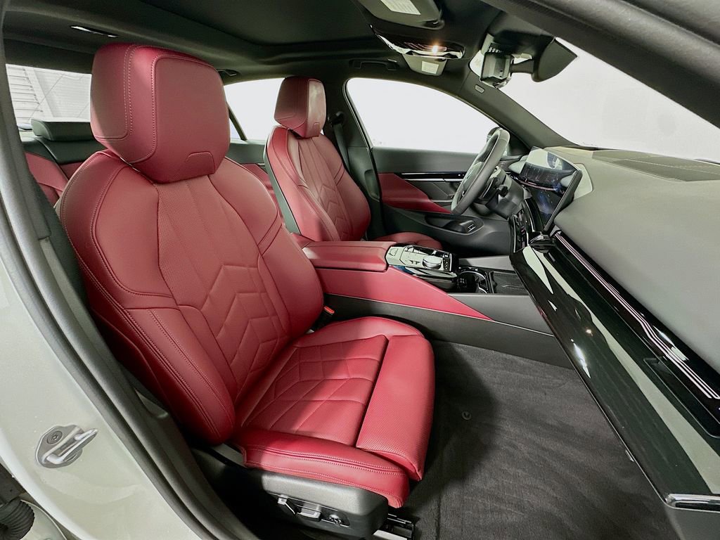 Used 2025 BMW 530i w/ Premium Package image 29