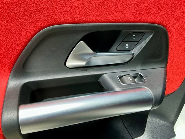 Used 2025 Mercedes-Benz GLA 35 AMG 4MATIC image 11