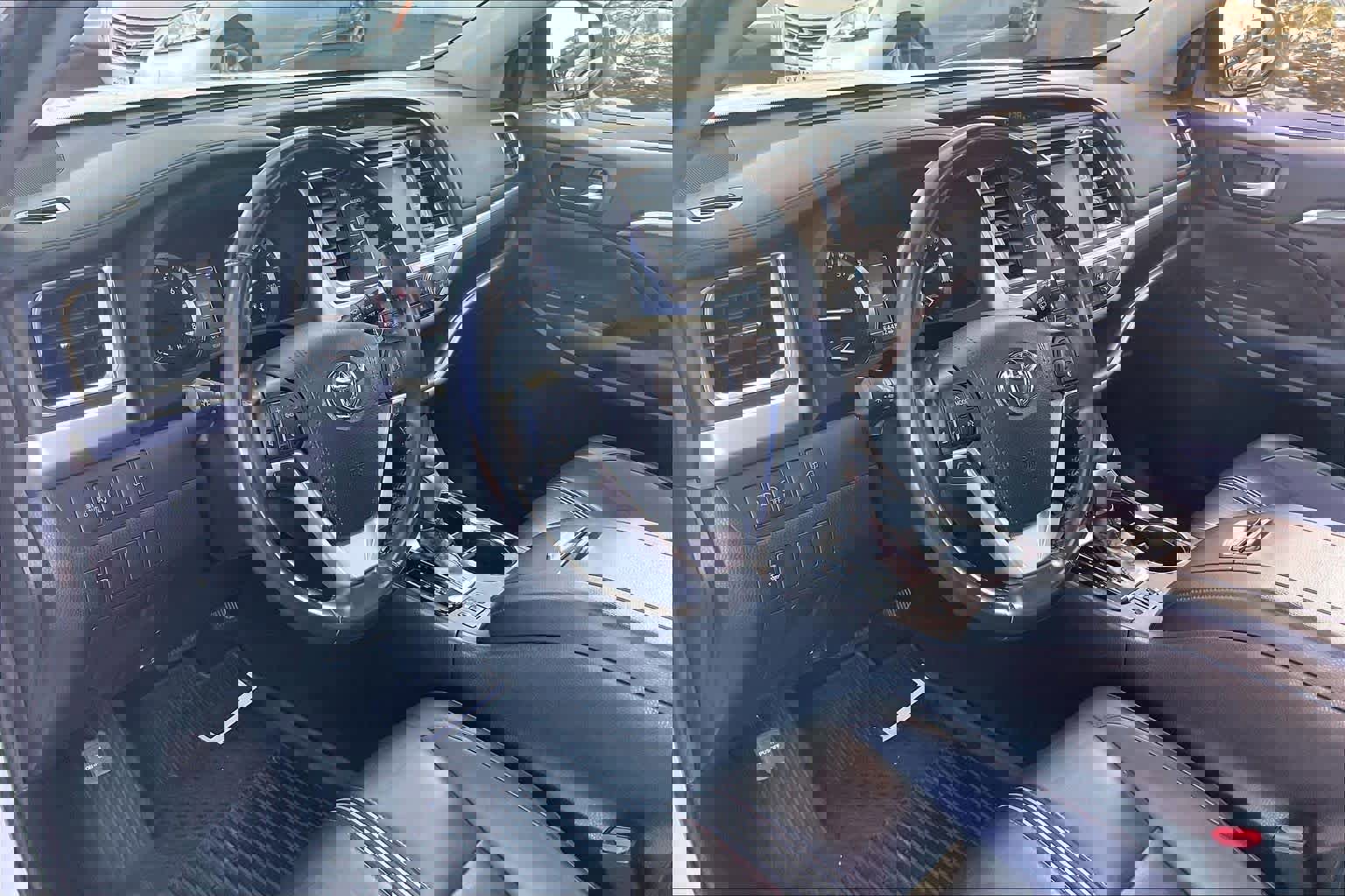 Used 2019 Toyota Highlander SE image 16