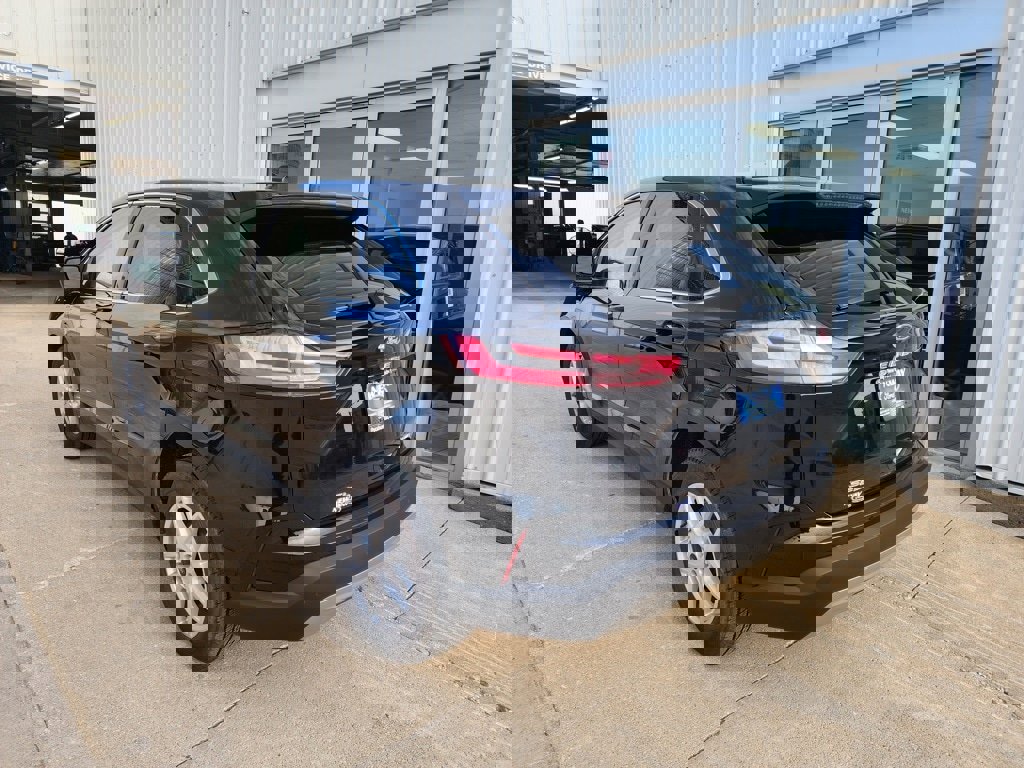 Used 2023 Ford Edge SEL image 3