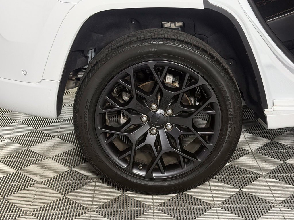 Used 2024 Jeep Grand Cherokee Summit AWD/4WD image 14