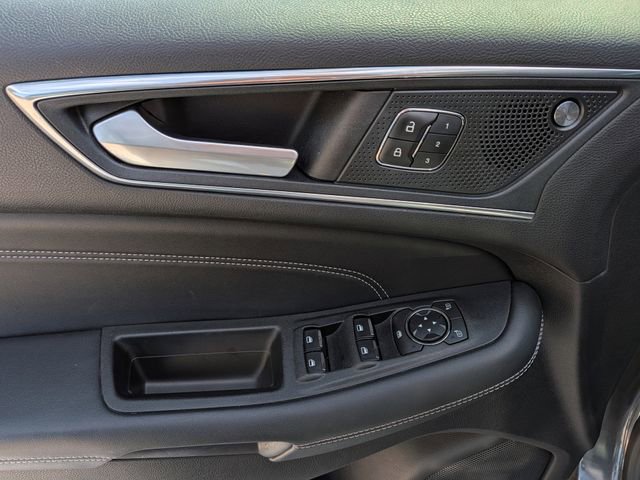 Used 2020 Ford Edge Titanium FWD image 11