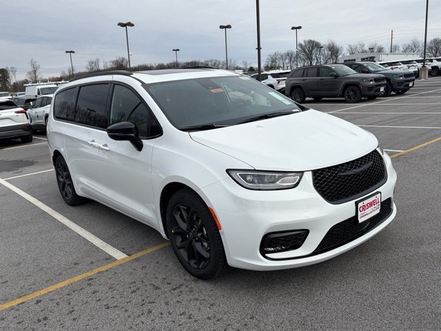 New 2026 Chrysler Pacifica Limited w/ S Appearance Package FWD image 2
