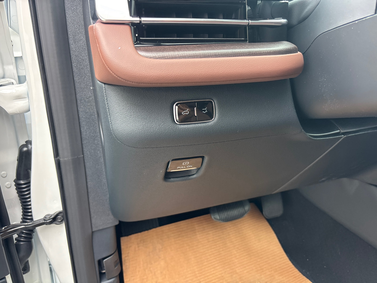 New 2026 Lincoln Navigator Reserve AWD/4WD image 13