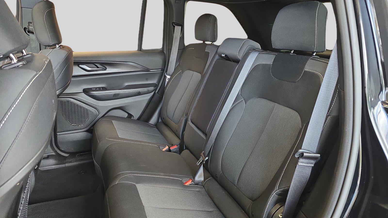 Used 2024 Jeep Grand Cherokee Laredo X AWD/4WD image 17