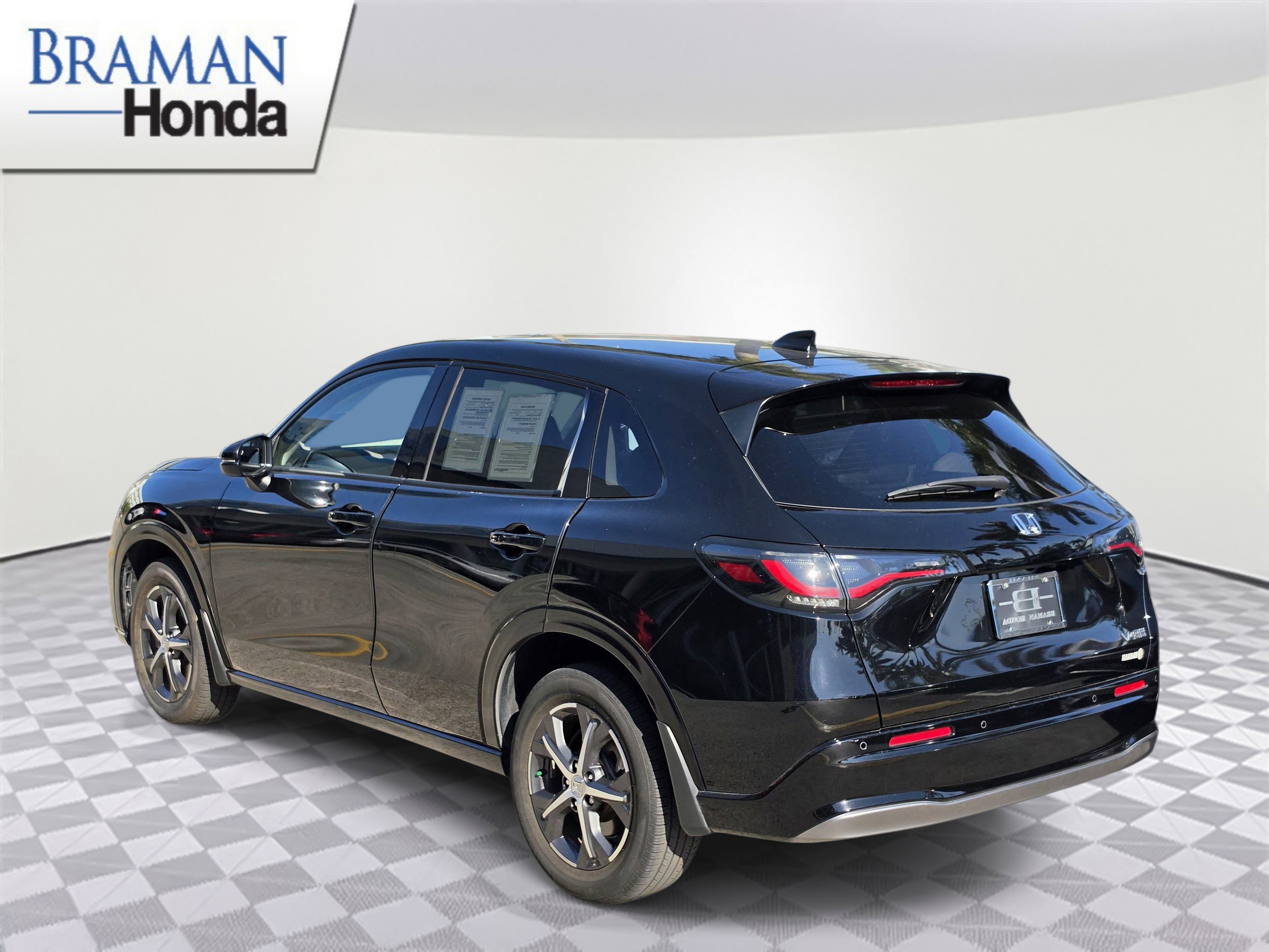 Certified 2024 Honda HR-V EX-L image 4