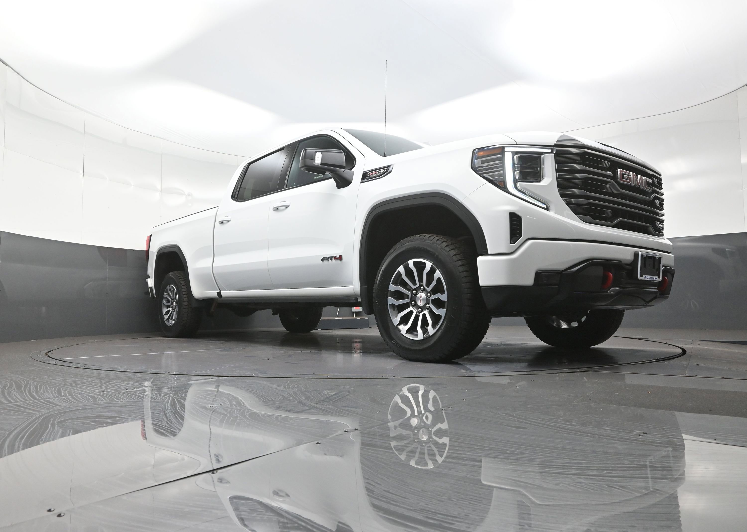 Used 2022 GMC Sierra 1500 AT4 w/ AT4 Preferred Package image 9