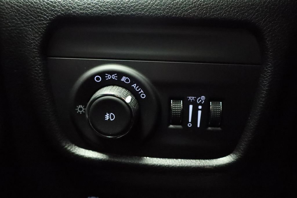 Used 2025 Jeep Grand Cherokee Limited w/ Trailer Tow Package image 33