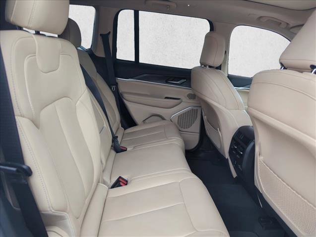 Used 2022 Jeep Grand Cherokee Limited AWD/4WD image 16