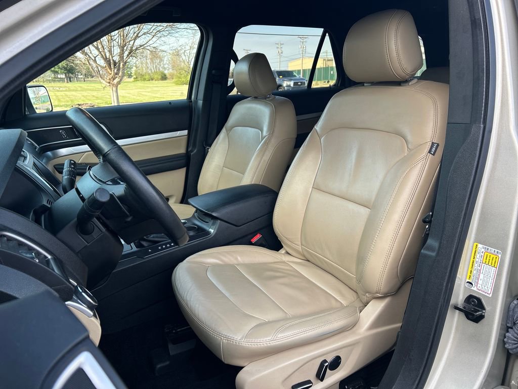 Used 2017 Ford Explorer XLT w/ Equipment Group 202A image 14