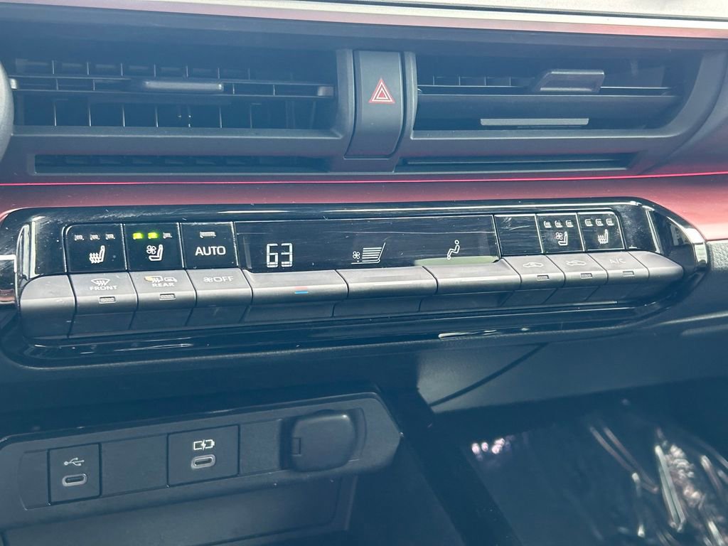 Used 2024 Toyota Prius Prime Premium w/ Advanced Technology Package image 31