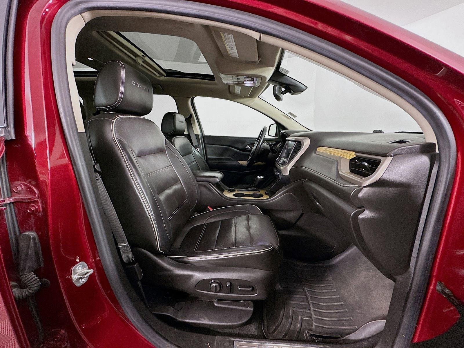 Used 2017 GMC Acadia Denali w/ Technology Package image 32