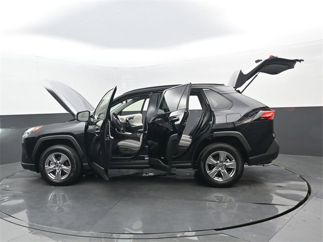 Used 2025 Toyota RAV4 XLE image 32