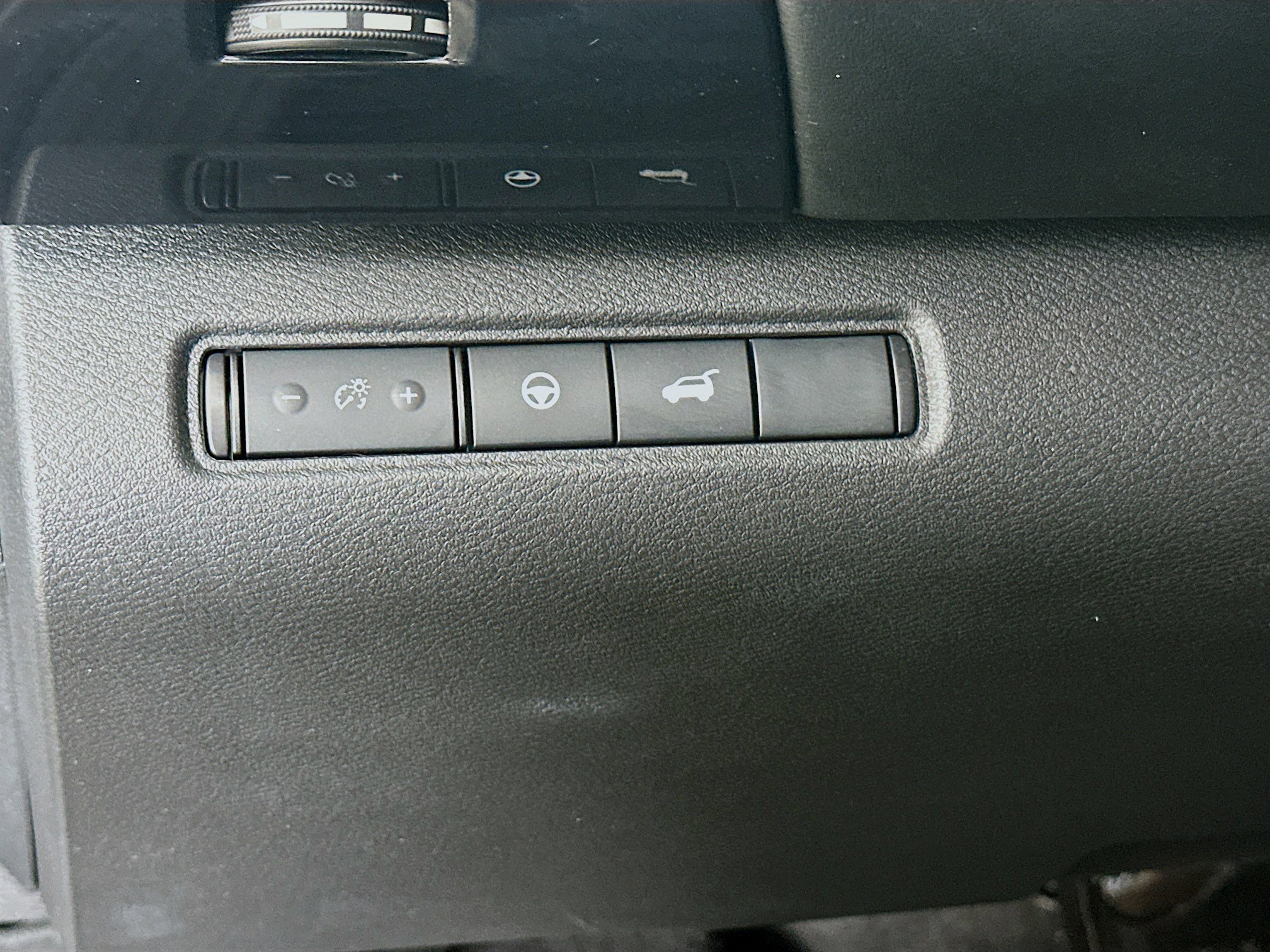 Used 2025 Nissan Pathfinder SV FWD image 17