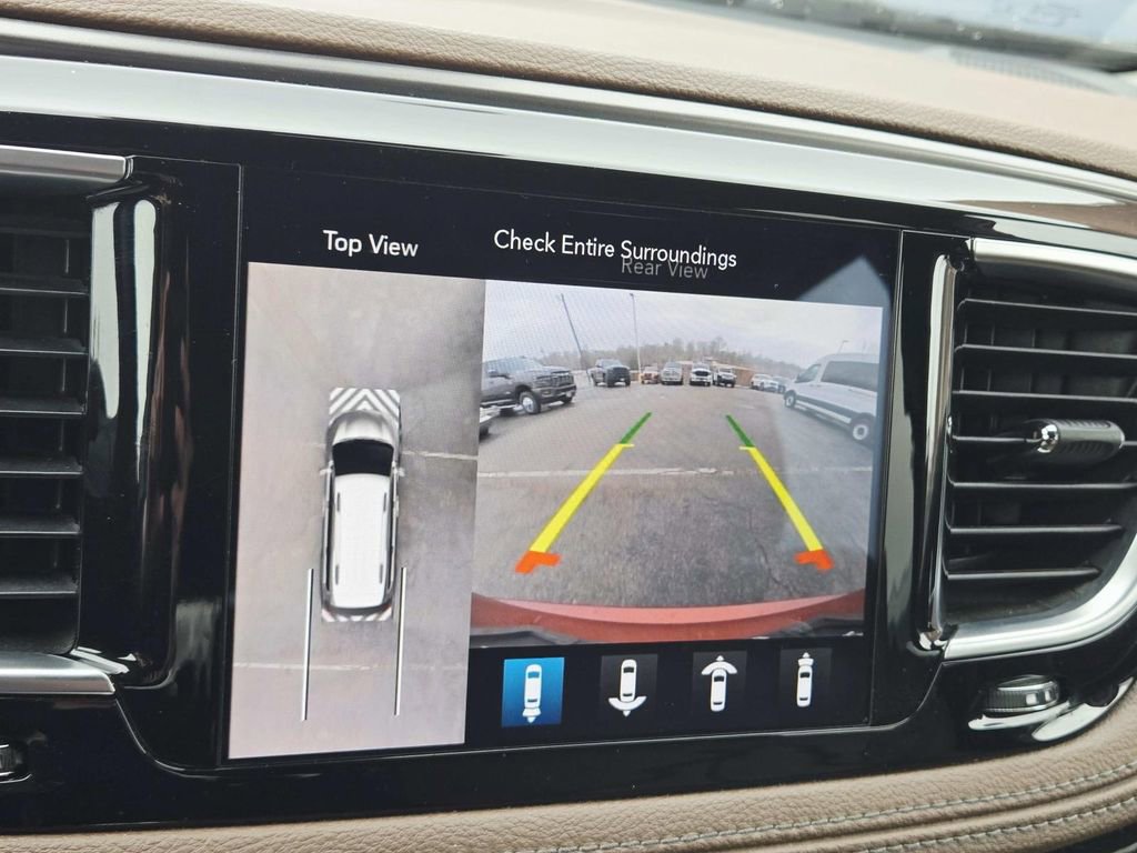 Used 2018 Chrysler Pacifica Limited image 28