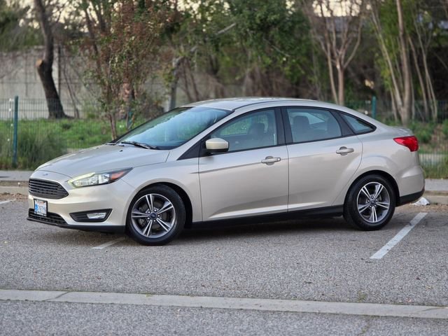 Used 2018 Ford Focus SE w/ SE Appearance Package image 14