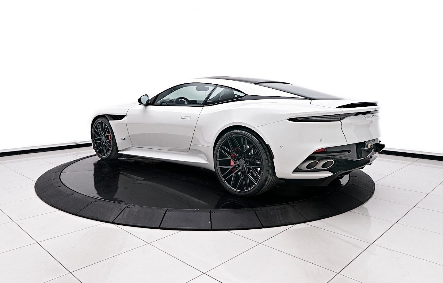 Used 2023 Aston Martin DBS Coupe RWD image 6