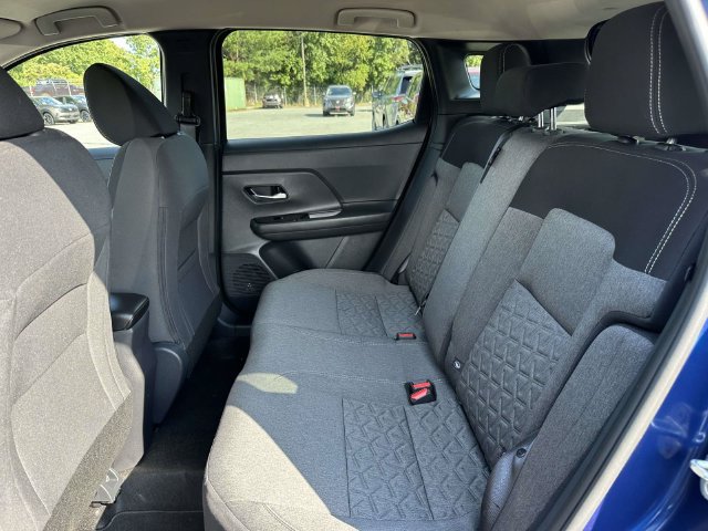 Used 2026 Nissan Kicks SV FWD image 17