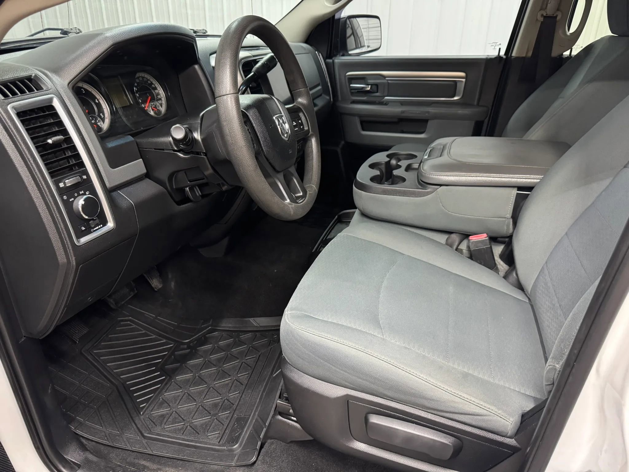 Used 2018 RAM 2500 SLT AWD/4WD image 9