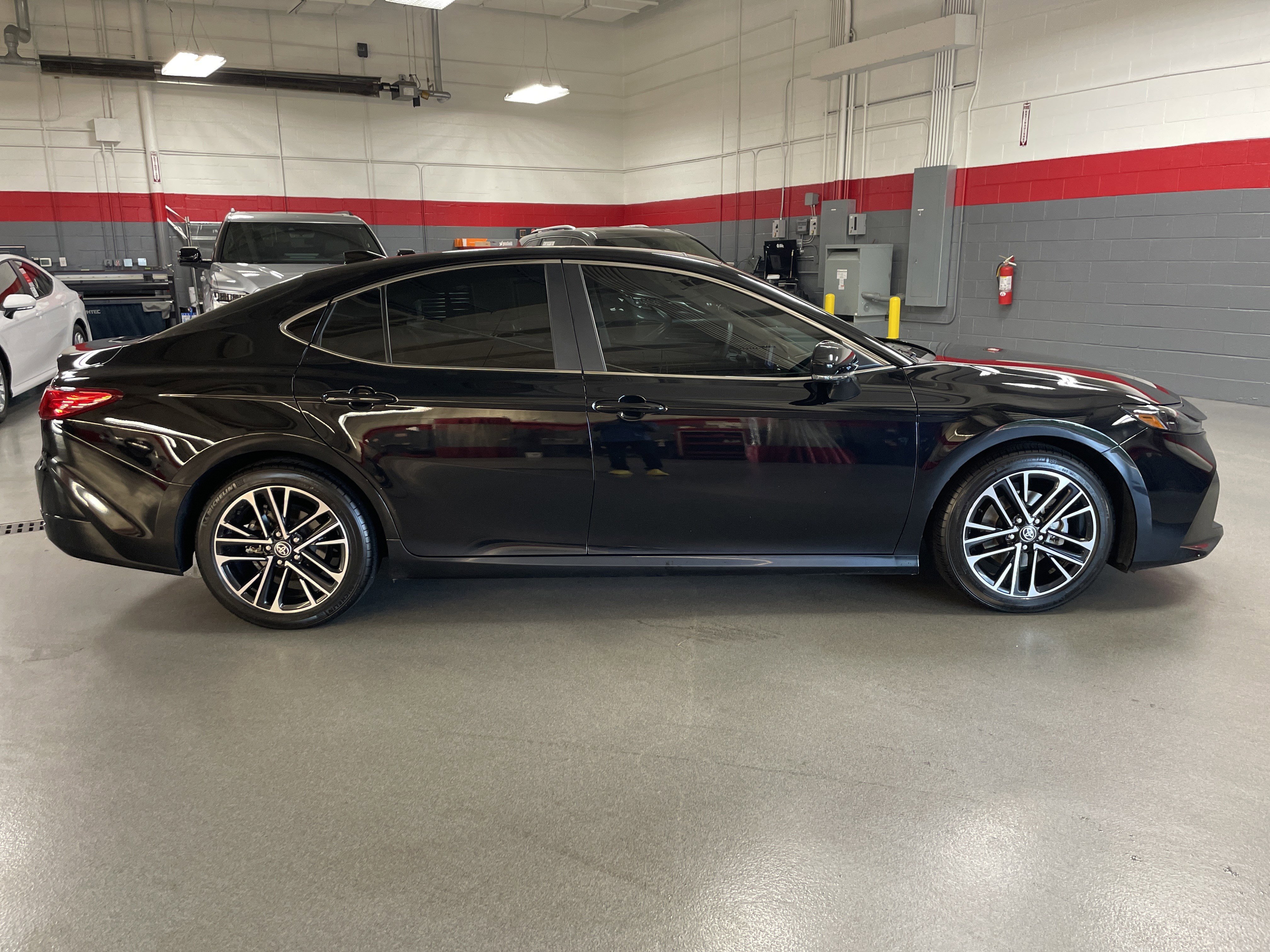 Used 2025 Toyota Camry XLE w/ Premium Plus Package FWD image 11