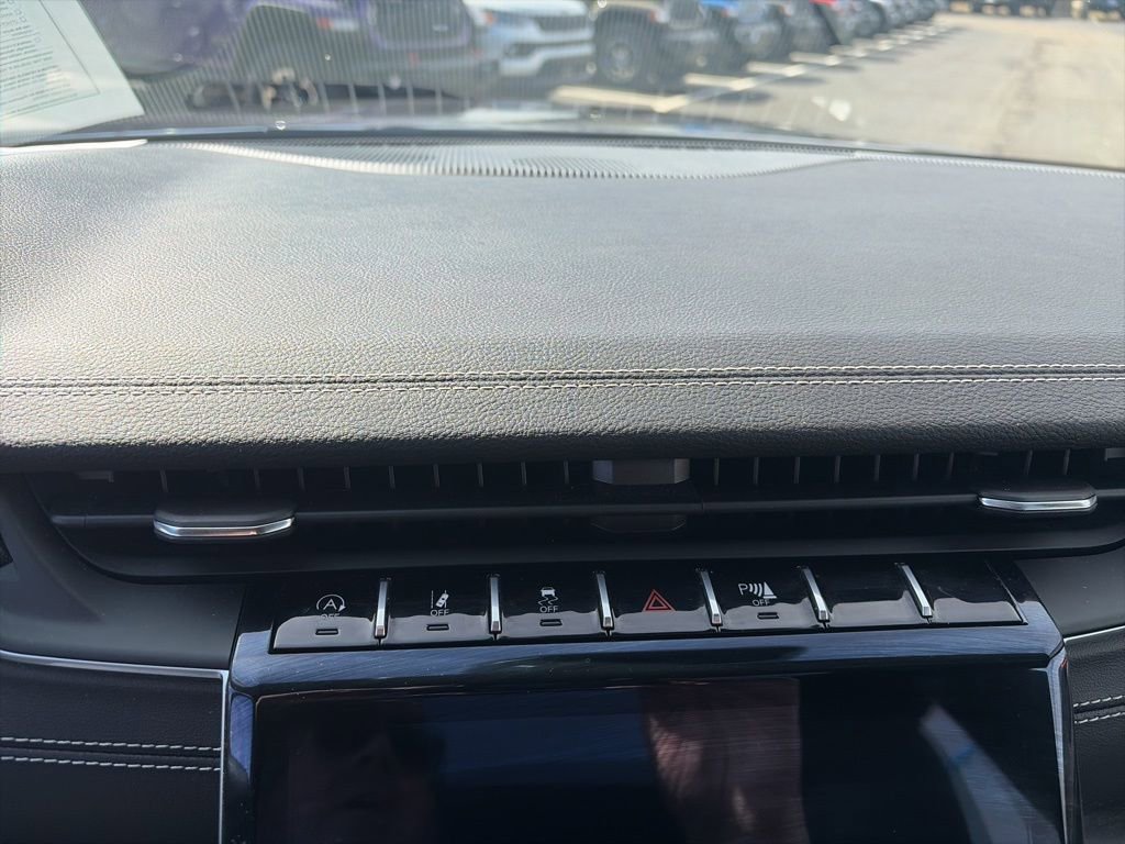 Used 2024 Jeep Grand Cherokee Limited w/ Black Appearance Package image 35