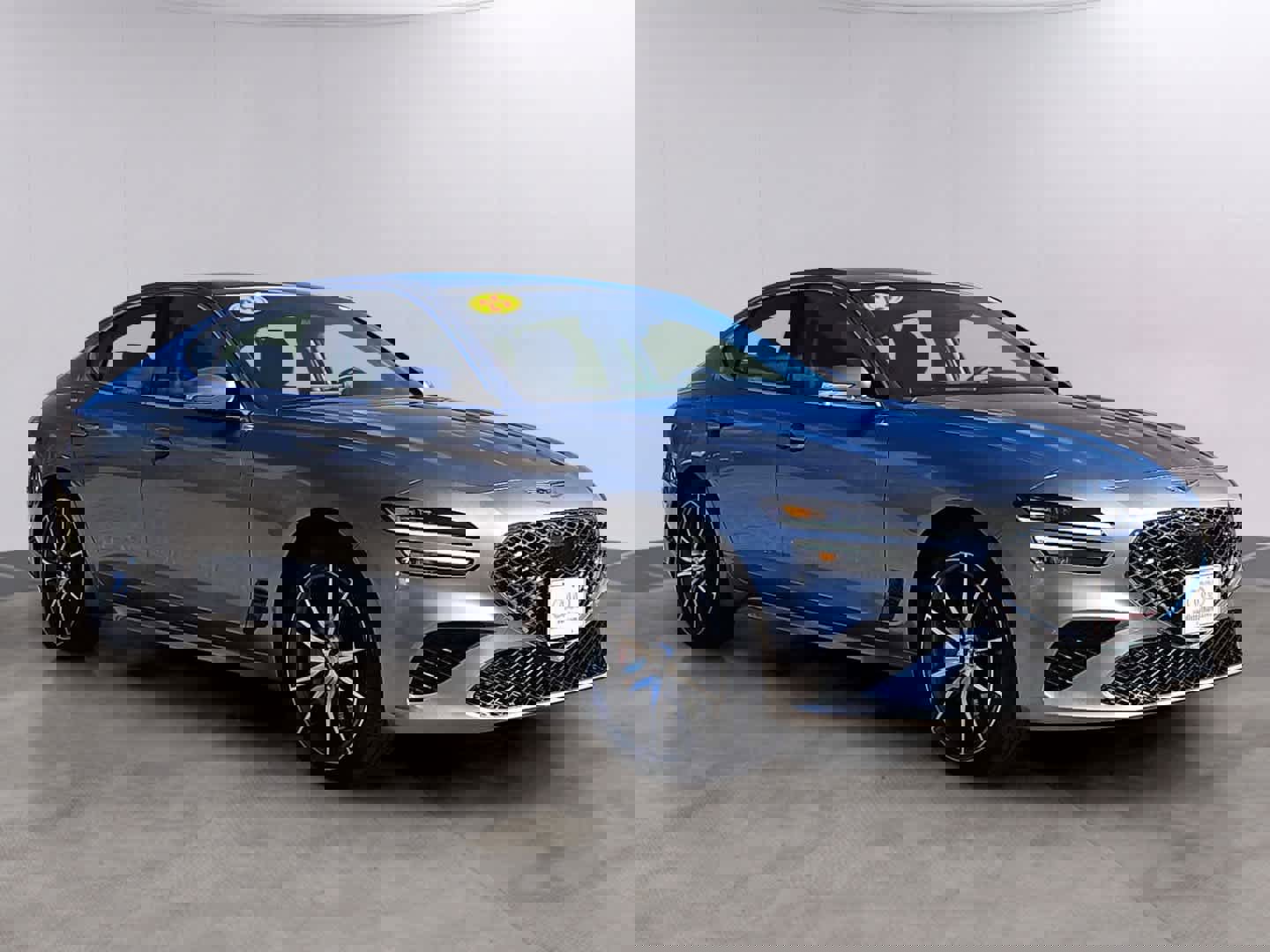 Used 2025 Genesis G70 2.5T image 10