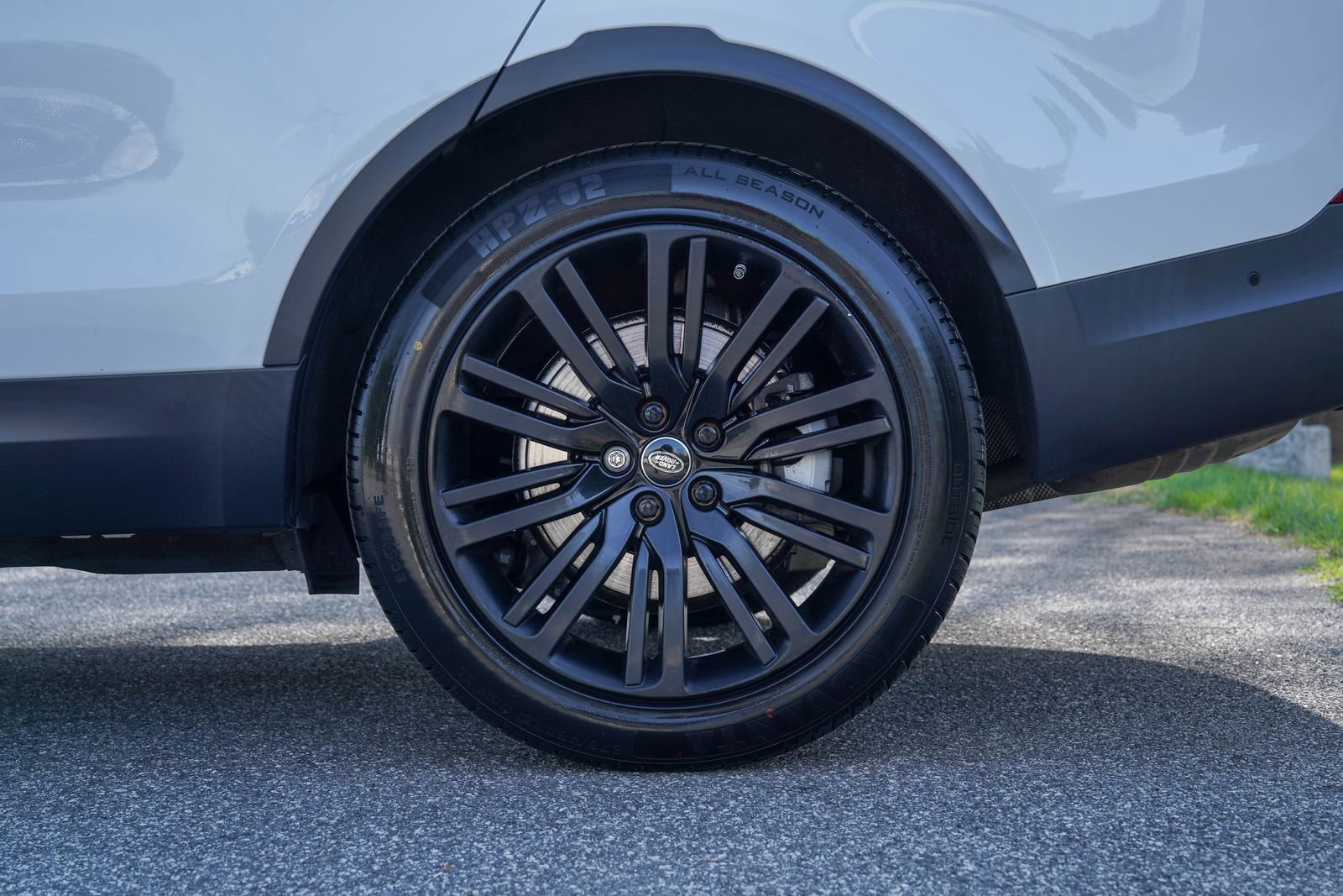 Used 2018 Land Rover Discovery HSE Luxury image 10