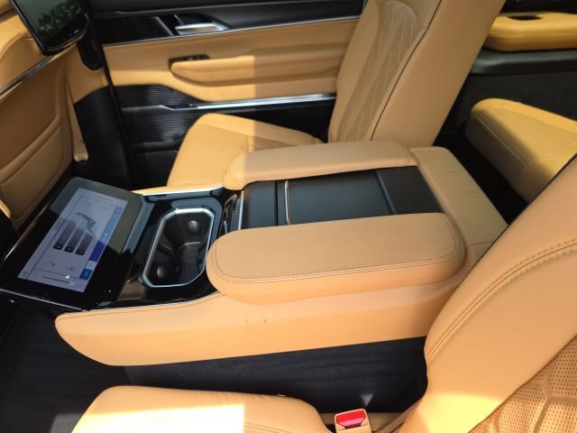 Used 2025 Jeep Grand Wagoneer L Series III w/ Rear Seat Video Group 1 AWD/4WD image 40