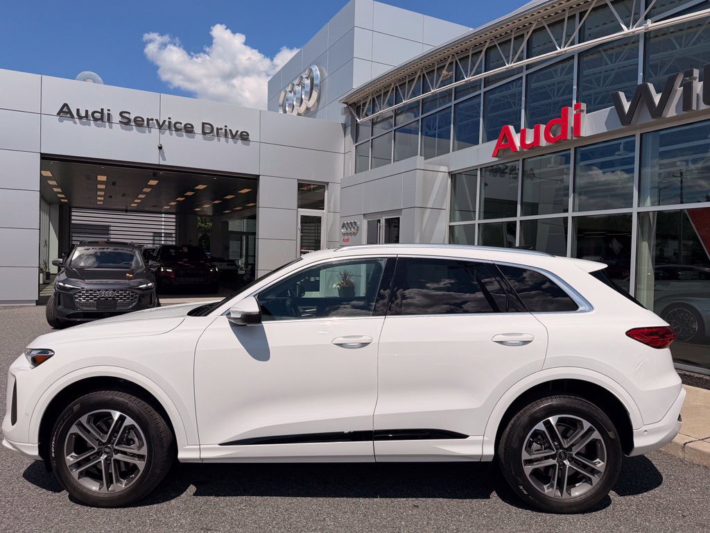 Certified 2025 Audi Q5 Premium w/ Convenience Package AWD/4WD image 3