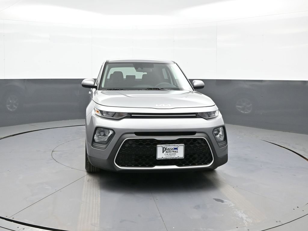 Certified 2022 Kia Soul LX w/ Technology Package image 2