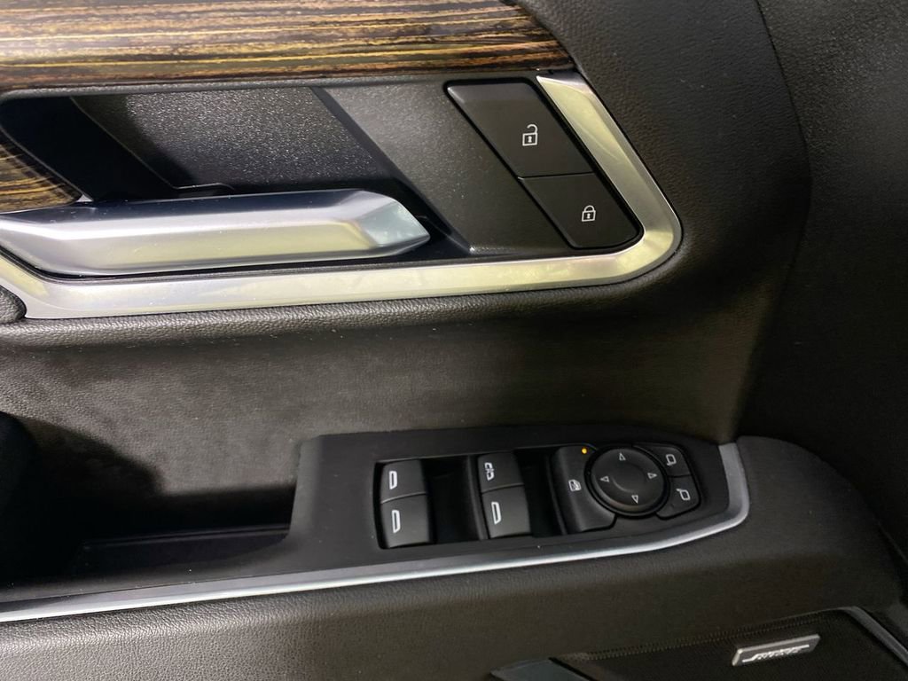 Used 2025 GMC Sierra 1500 Elevation w/ Preferred Package image 13