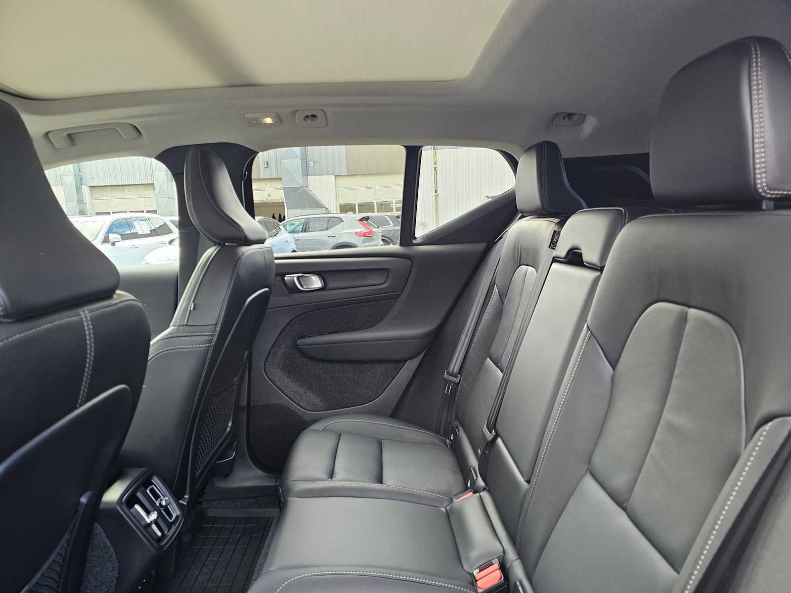 Used 2025 Volvo XC40 B5 Plus w/ Protection Package Premier image 17