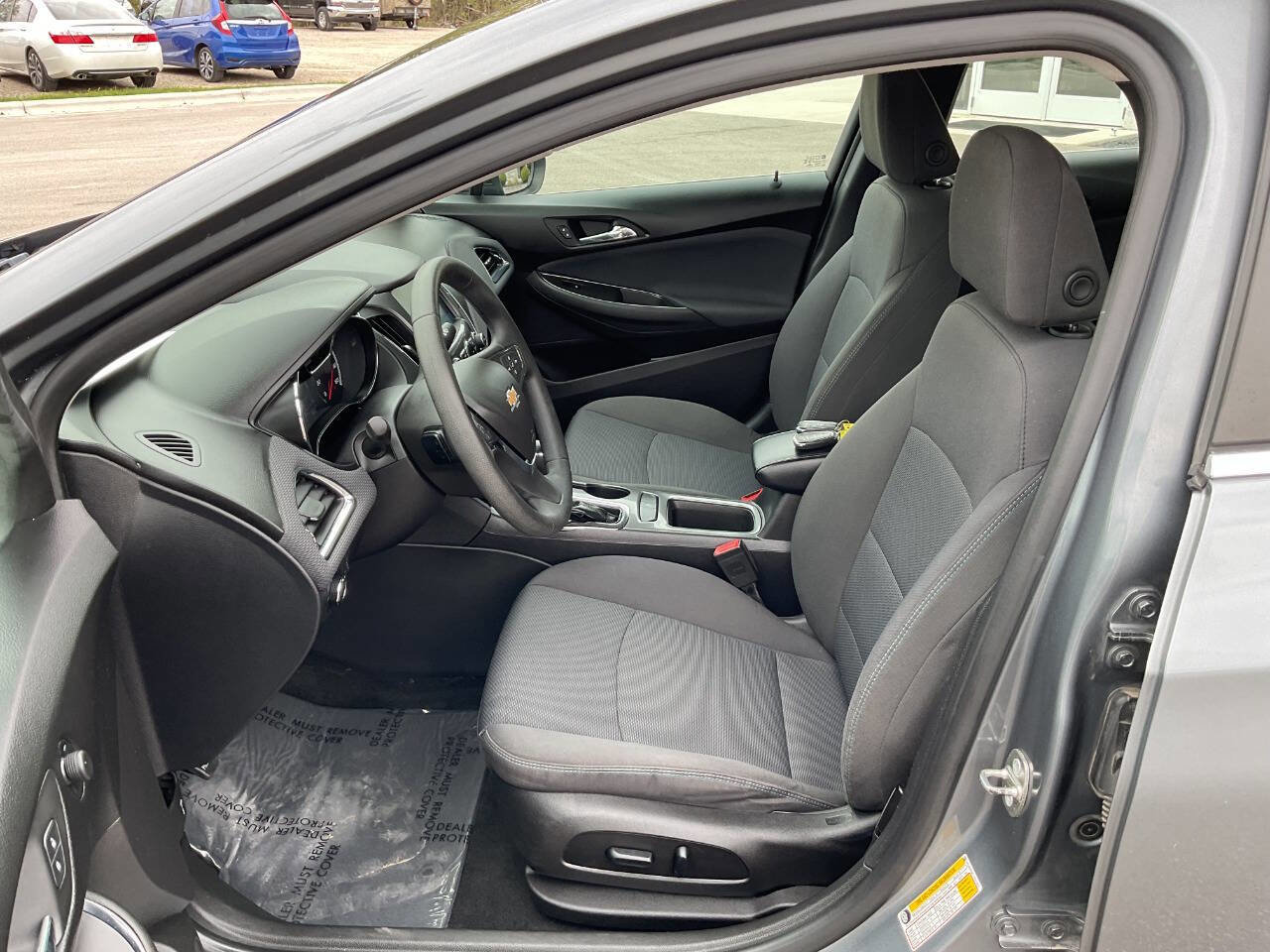 Used 2018 Chevrolet Cruze LT w/ Sun And Sound Package FWD image 13