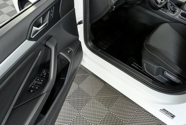 Used 2025 Volkswagen Jetta S image 9