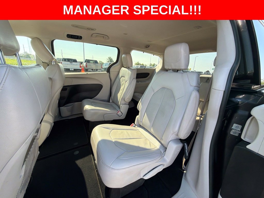Used 2021 Chrysler Pacifica Touring-L FWD image 16